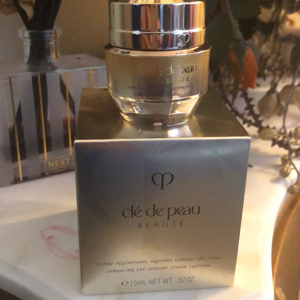 Clé de peau enhancing eye contour cream supreme